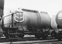 171000 Afbeelding van een ketelwagen van Chevron voor het vervoer van benzine, gasolie en petroleum, vermoedelijk te Pernis.